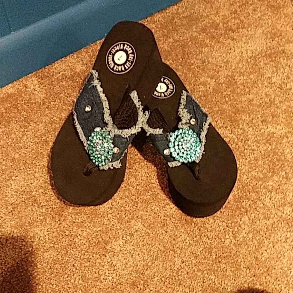 Size 7 platform flip flops